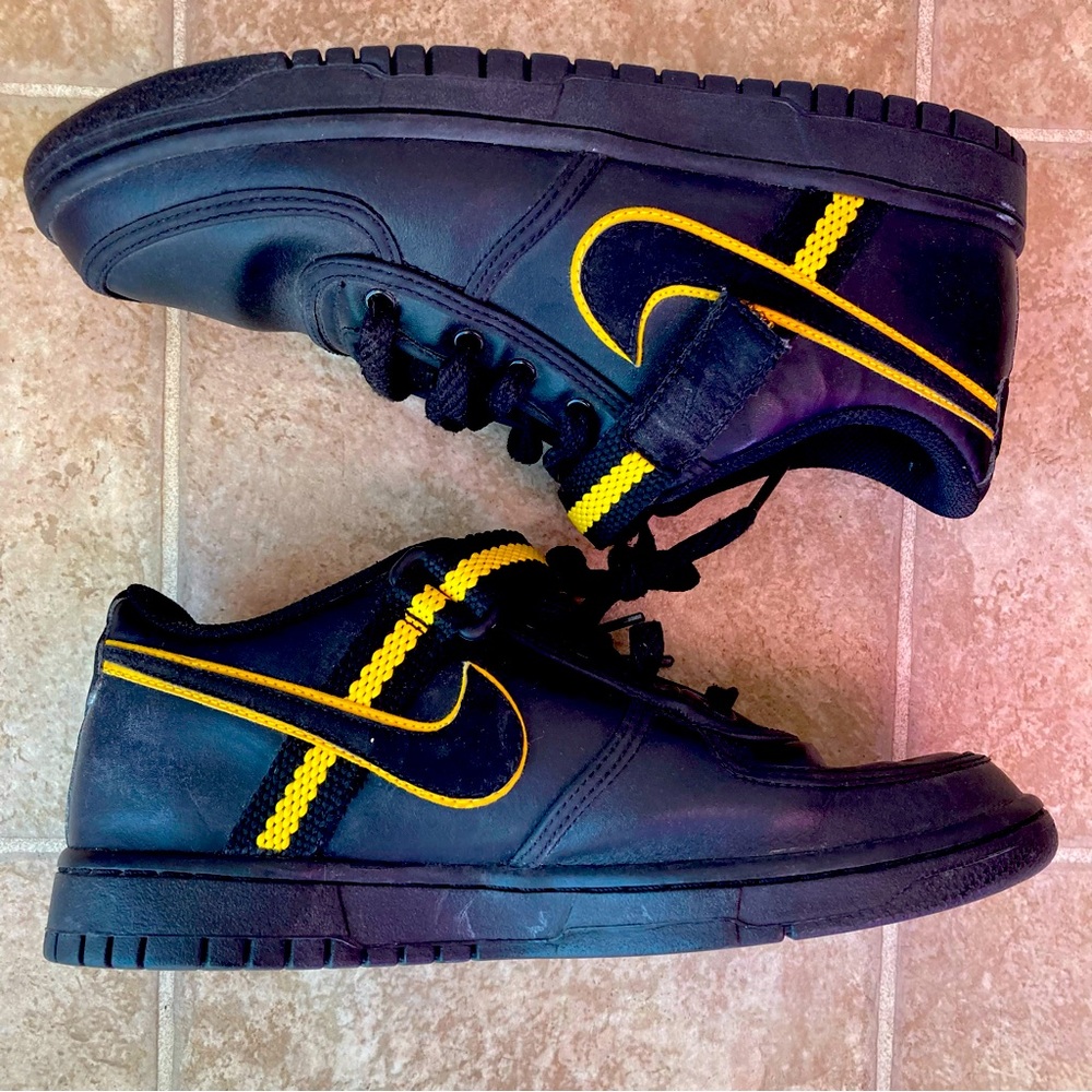 Nike Low Top Size 6.5Y Black & Yellow